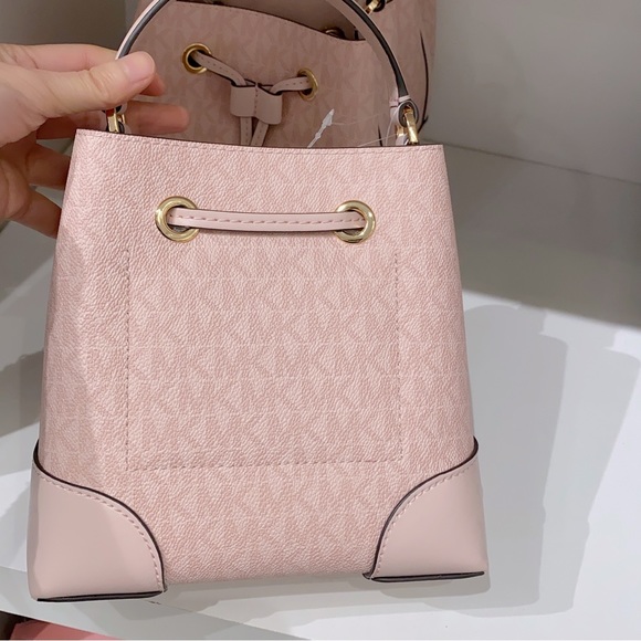 Michael Kors Mercer Small bucket bag - Picture 3 of 7